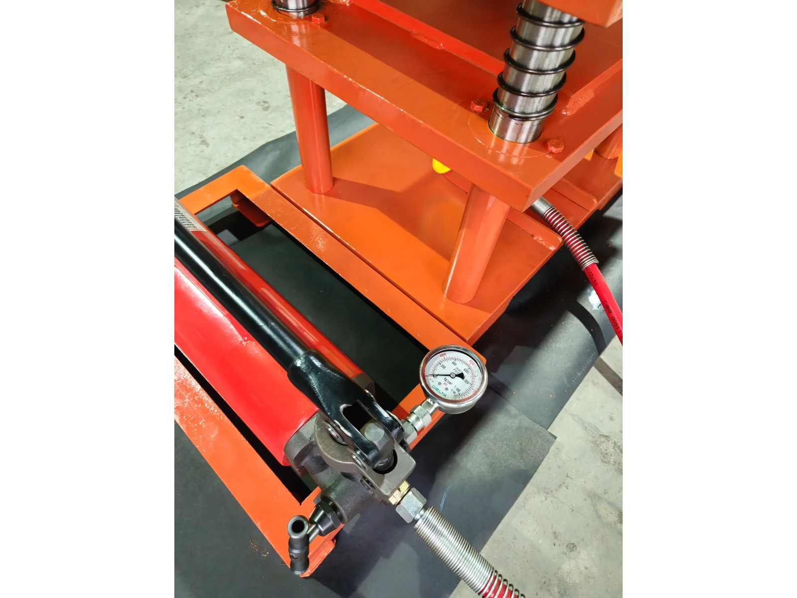 30 Ton Hydraulic Press, Four Pillar, Hand Operated, Semi Automatic Model MHP-30 - close view of the hand pump, its pressure gauge and the hose coupling