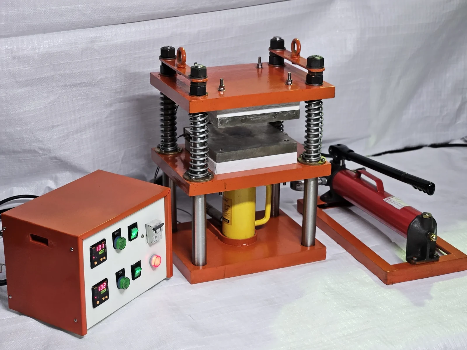 Hot Press Machine for PEFC Membrane Electrode Assembly, hydraulic Hot Press Mach — view 3