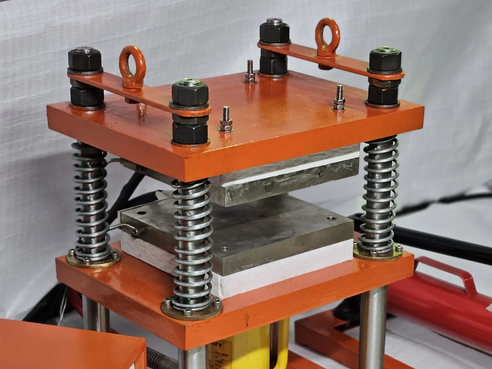 Hot Press Machine for PEFC Membrane Electrode Assembly, hydraulic Hot Press Mach — view 4