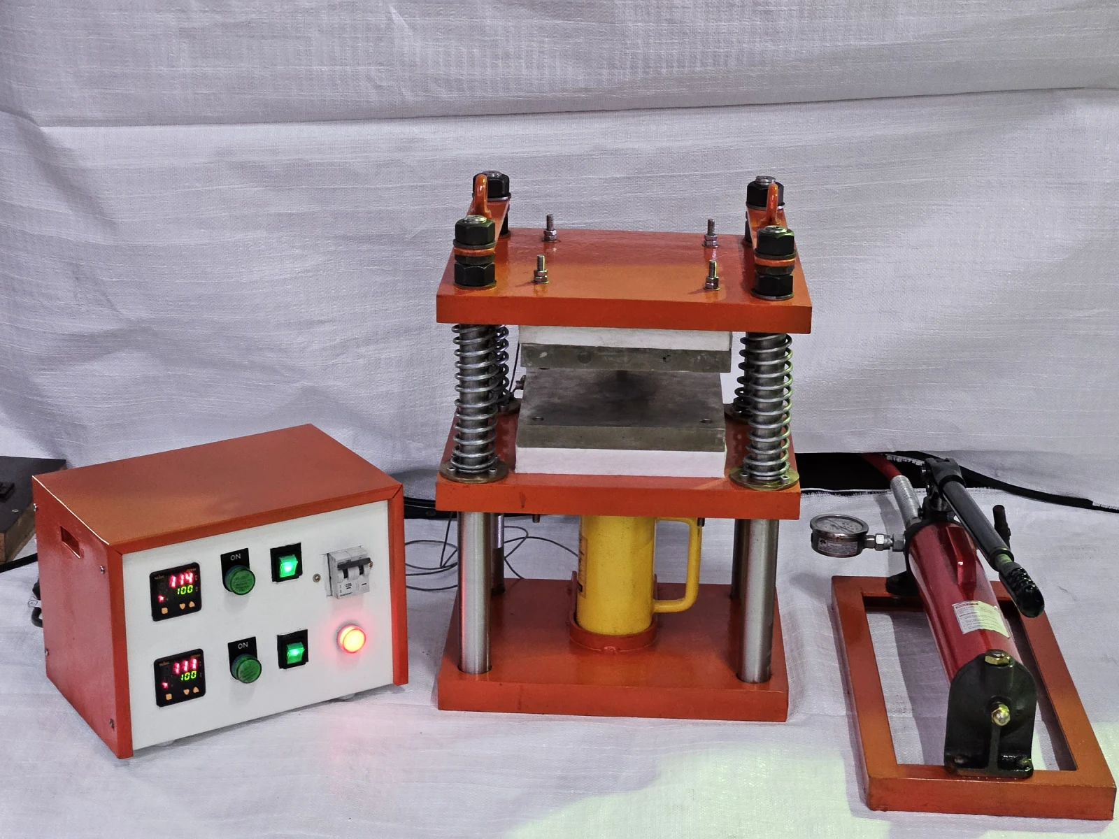 Hot Press Machine for PEFC Membrane Electrode Assembly, hydraulic Hot Press Mach