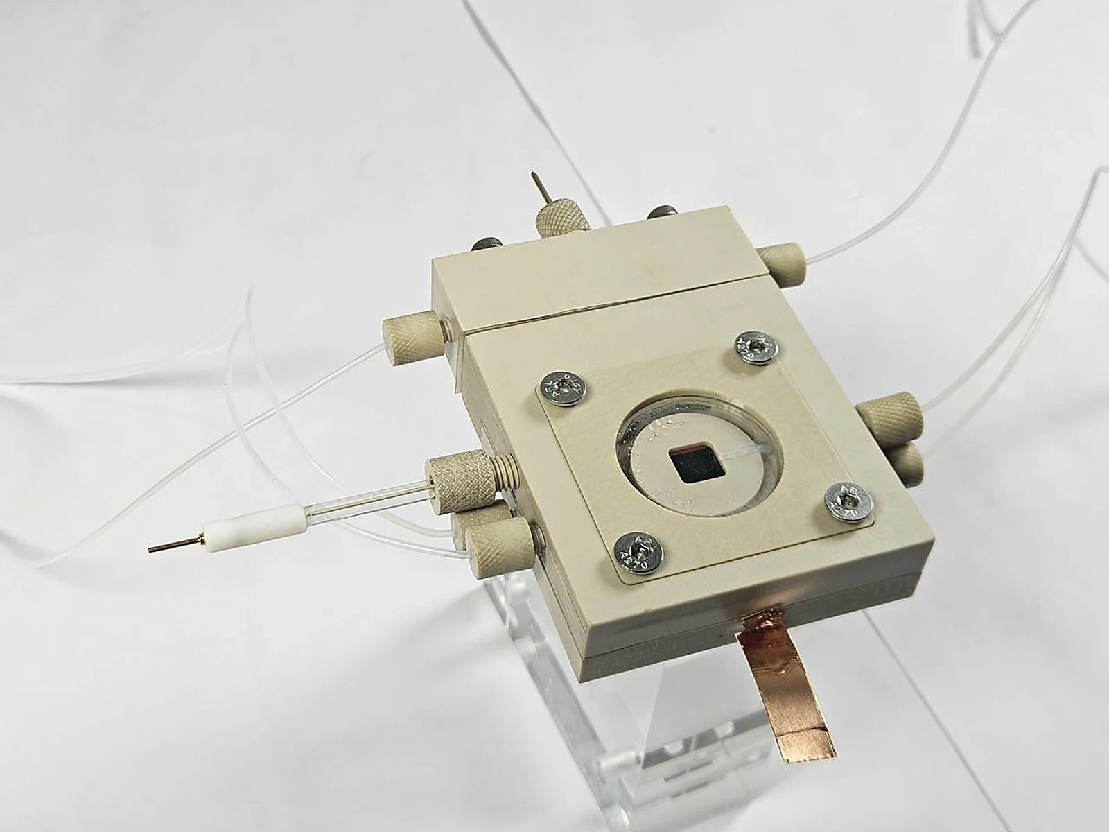 Dual Chambered In-Situ Raman Spectroscopy Cell With Single Light Window