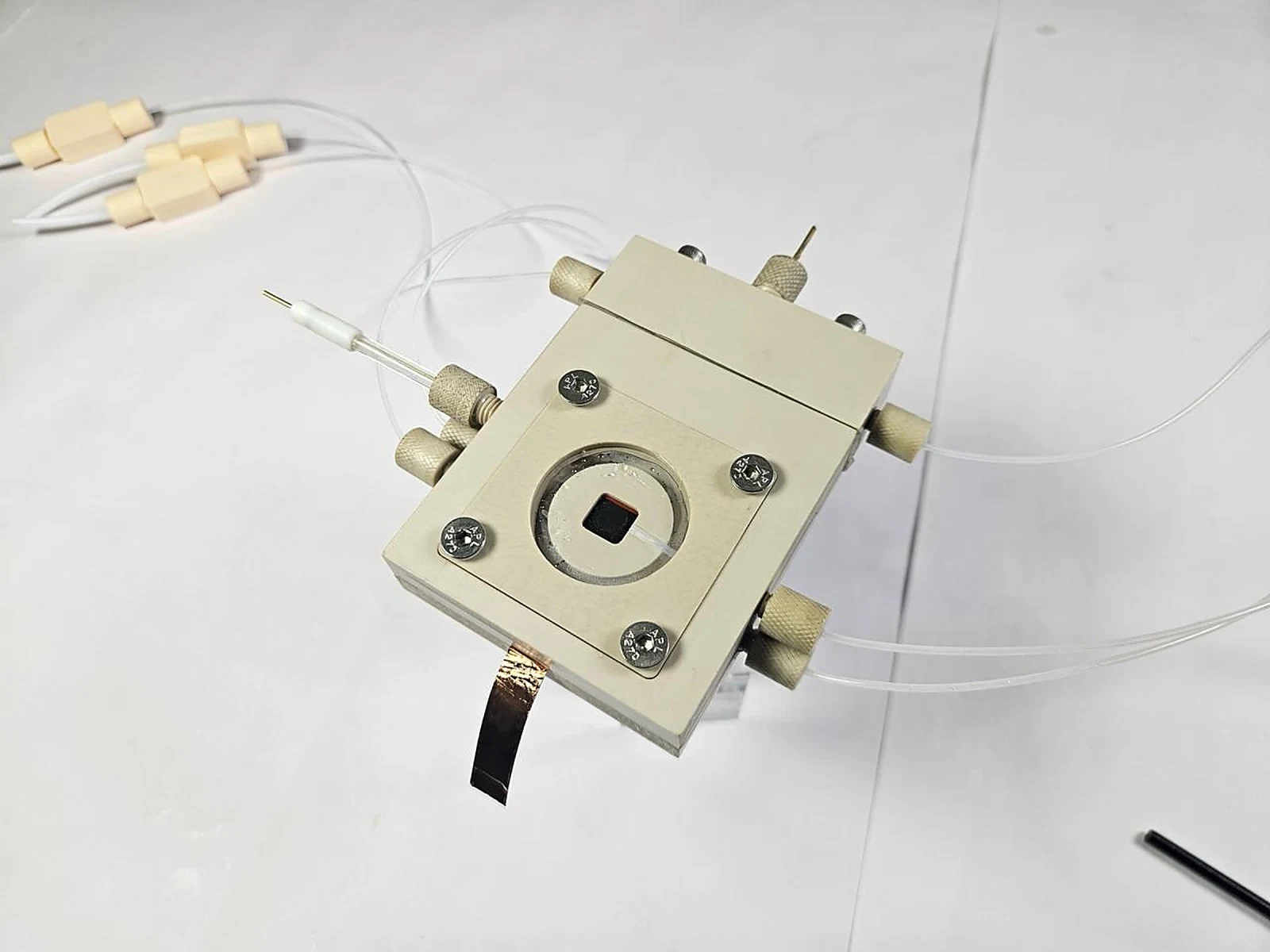 Dual Chambered In-Situ Raman Spectroscopy Cell With Single Light Window — view 2